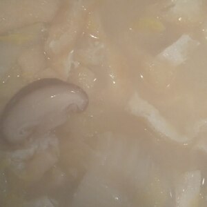 油揚げと白菜と椎茸のお味噌汁